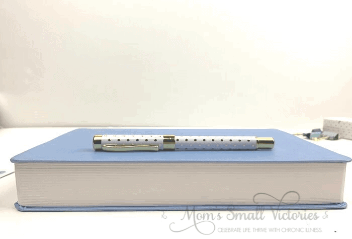 Dapperdesk Planner Review 2020. The Dapperdesk planner is a book bound planner and 1.25 inches thick. It's a chunky book that will look great on your desk or bookshelf and without fear of the coil getting snagged on something or getting bent when you throw it in your purse or work bag. 